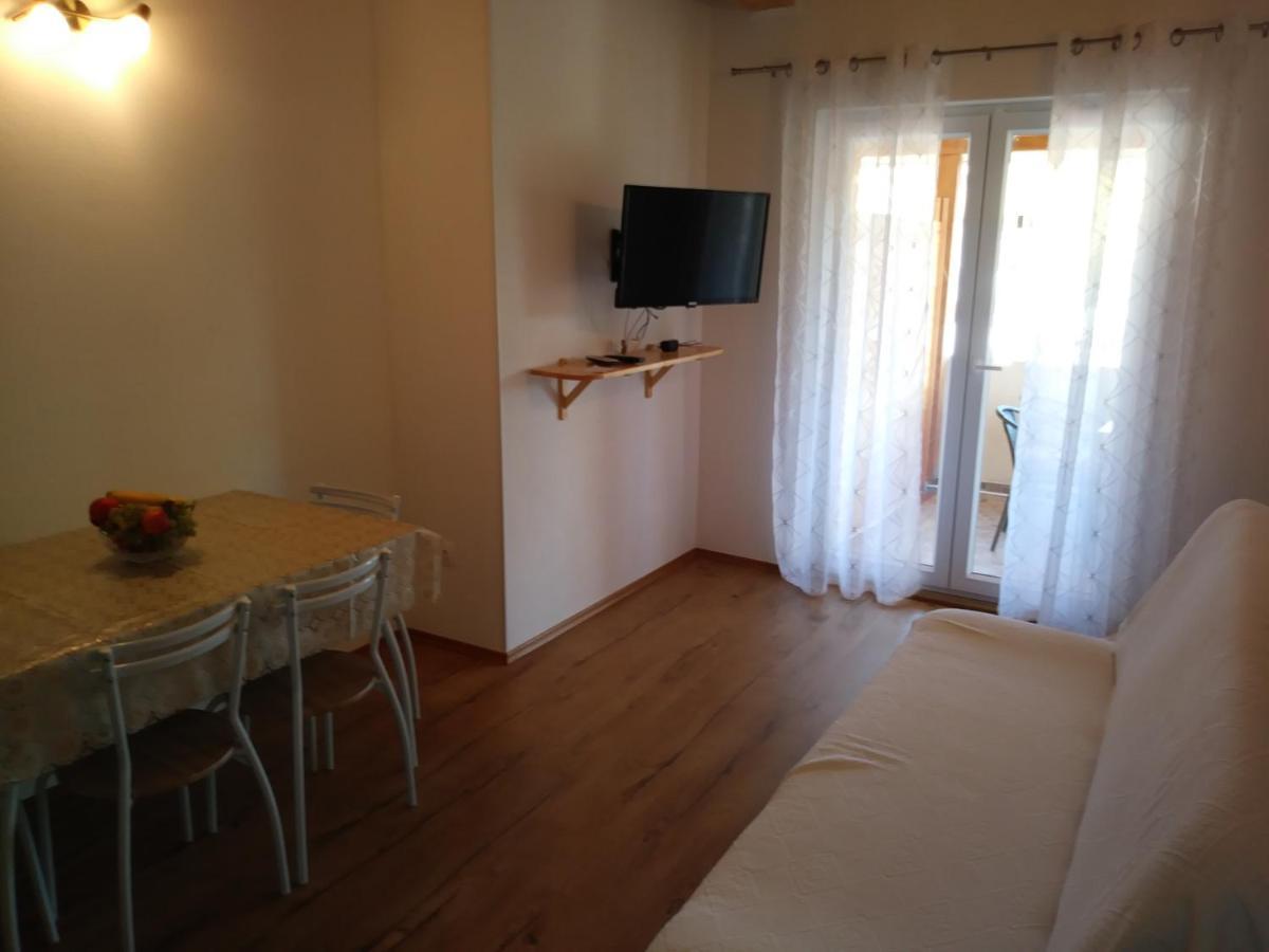 Nives Apartmani Pakoštane Buitenkant foto