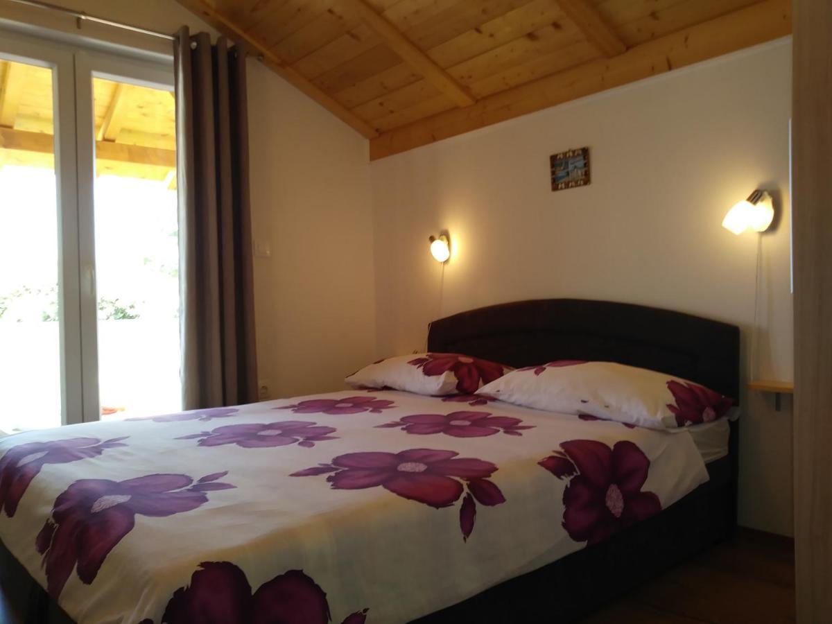 Nives Apartmani Pakoštane Buitenkant foto