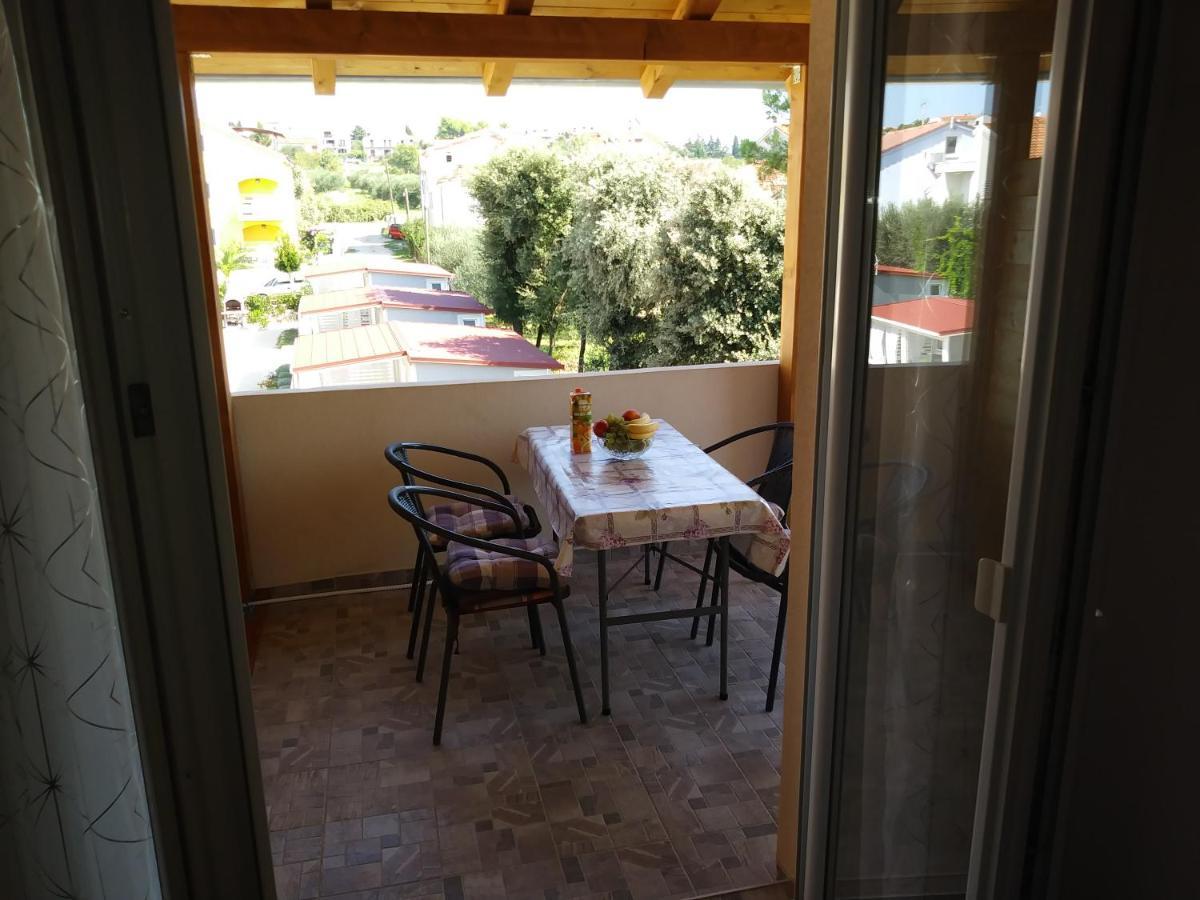 Nives Apartmani Pakoštane Buitenkant foto