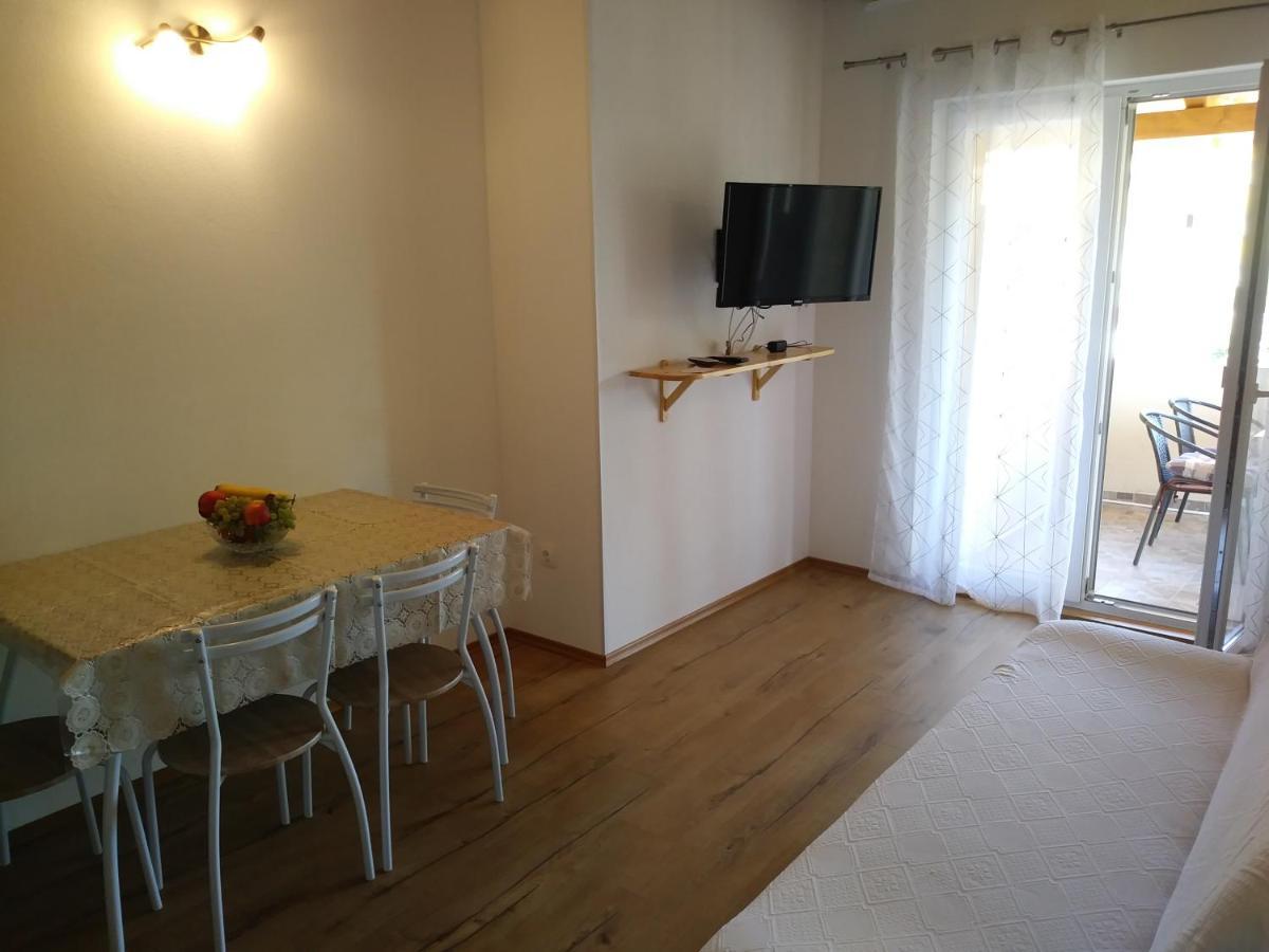 Nives Apartmani Pakoštane Buitenkant foto