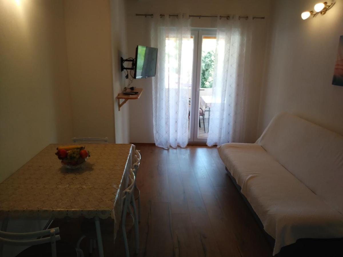 Nives Apartmani Pakoštane Buitenkant foto