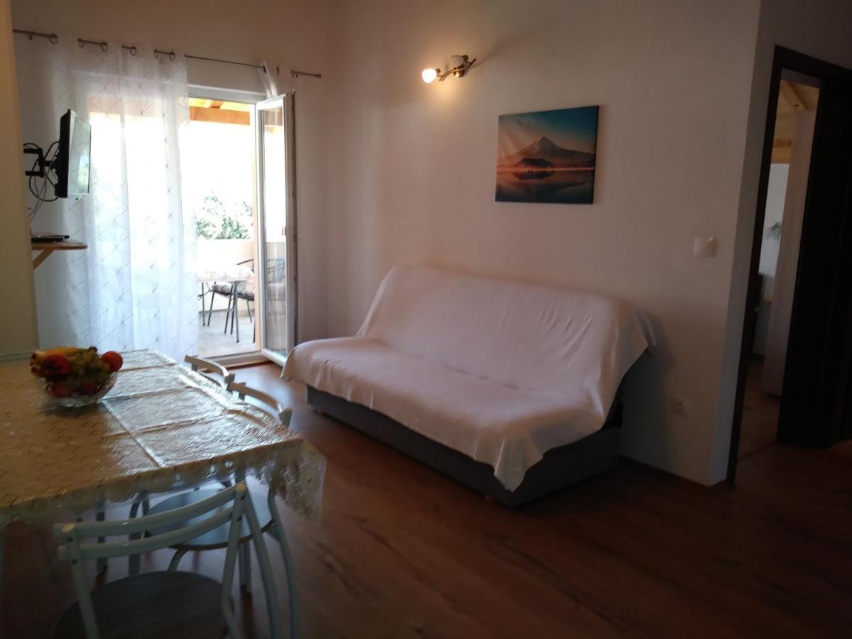Nives Apartmani Pakoštane Buitenkant foto