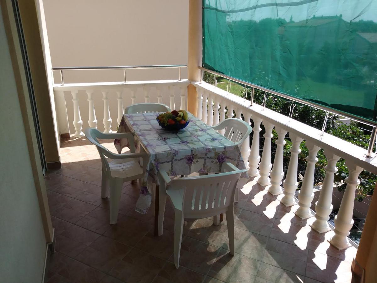 Nives Apartmani Pakoštane Buitenkant foto