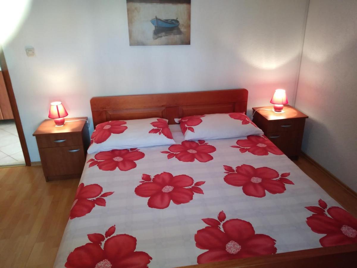 Nives Apartmani Pakoštane Buitenkant foto