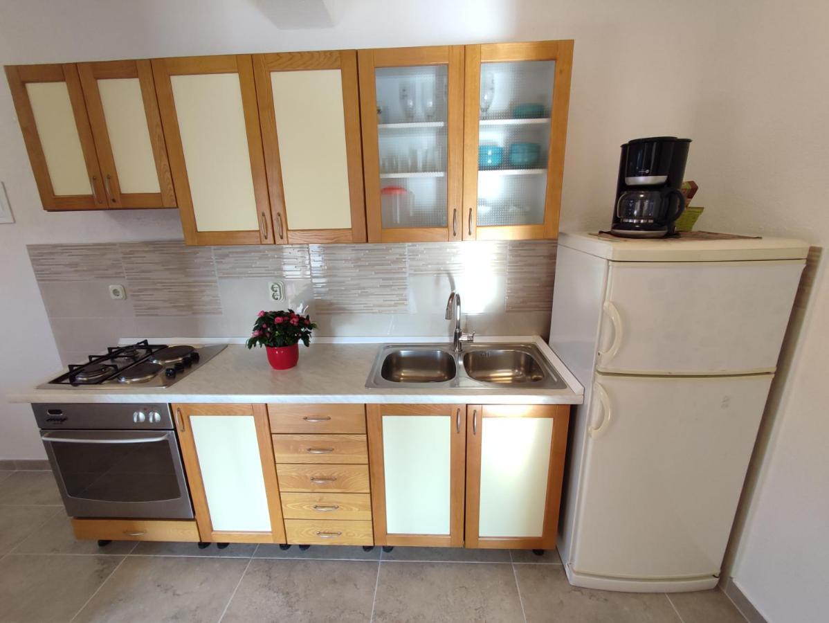 Nives Apartmani Pakoštane Buitenkant foto