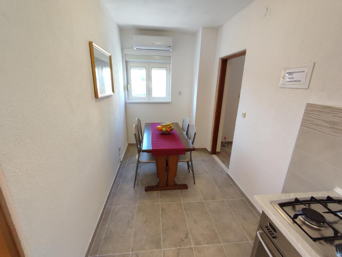 Nives Apartmani Pakoštane Buitenkant foto