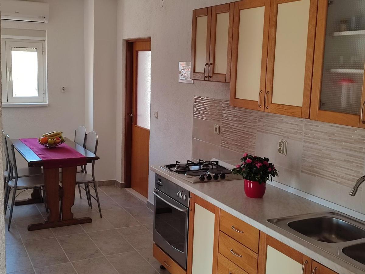 Nives Apartmani Pakoštane Buitenkant foto
